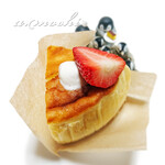 ベイクドケーキ ママン - いちごのチーズケーキ