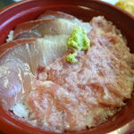 Unigoya - ぶりマグロ丼　600円　＋　とり天　200円