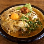 シシカリ - 伝説のスタミナ豚キムチカレー　950円