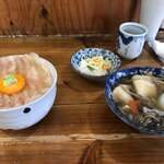 みなと食堂 - ひらめ漬け丼せんべい汁セット