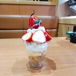 無添くら寿司 - ★たっぷりいちごパフェ 580円 高すぎ！いちごたくさん乗ってるが、味も普通だし