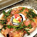 ◎Pizza Vulcanovo Wreath-shaped pizza with lots of ingredients