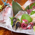 Great deal! Assortment of 5 pieces of fresh fish sashimi