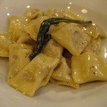 クオーレ・フォルテ - このね、パスタとパスタを重ねているところにソースが絡まって入ってめちゃくちゃおいしいのよぉ