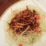 龍天楼 - 牛細切り炒めのクレープ包み