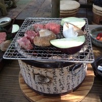 九つ井 本店 - こんな感じでコンロで焼きます