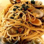 Neapolitan spaghetti with cherry tomatoes and clams