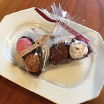 スイーツガーデン ユウジアジキ - トリュフチョコレート半額でした！