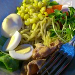 北の味紀行と地酒 北海道 - ラーメンサラダ。ハーフサイズ。