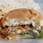 モスバーガー - バーガーを半分に…