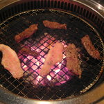 炭火焼肉酒家 牛炭屋 - 炭火で焼きます