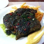 ビストロ ダイア - ｵｰｽﾄﾗﾘｱ産牛肉のｽﾃｰｷ　ﾊﾟｾﾘﾆﾝﾆｸｿｰｽ