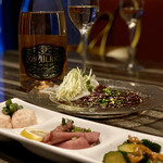 炙りにく寿司食べ放題と食べ飲み放題 個室居酒屋 灯 - ⭐️お通し
・きゅうりのチャンジャくらげ和え
・牛タンのローストビーフ
・カニつみれ←ふわふわで優しいお出汁