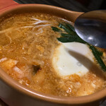 炙りにく寿司食べ放題と食べ飲み放題 個室居酒屋 灯 - ⭐️自家製豆腐のスンドゥブチゲ
可愛い植木鉢風な土鍋で定期されました、辛味は抑え気味で優しいお味、お手製豆腐とのことで、とっても柔らかくて身体に良さそうです。