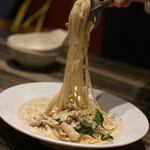 炙りにく寿司食べ放題と食べ飲み放題 個室居酒屋 灯 - ⭐️ポルチーニだけと3種のキノコのクリームパスタ　間違いない美味しさ！クリームによく絡んで美味しいパスタ。