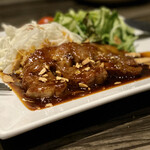 炙りにく寿司食べ放題と食べ飲み放題 個室居酒屋 灯 - ⭐️三河ポークのトンテキ灯風
濃厚ソース！脂がめちゃジューシーでご飯欲しくなっちゃった(〃▽〃)