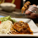 炙りにく寿司食べ放題と食べ飲み放題 個室居酒屋 灯 - ⭐️三河ポークのトンテキ灯風
濃厚ソース！脂がめちゃジューシーでご飯欲しくなっちゃった(〃▽〃)