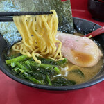 ラーメン 杉田家 - らーめん
      麺リフトアップ