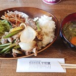 カジュアルダイニングバー シェルター - 牛肉とニンニク芽のオイスターソース炒め