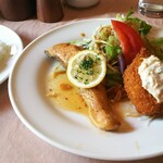 ティンカーベル - 日替りランチ(1100円) サーモンのムニエルとカニクリームコロッケ