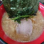 らーめん龍 - とんこつしょうゆらーめん（単品だと700円）