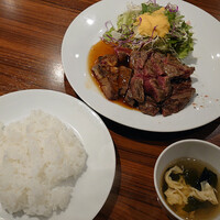 キャトルラパン 北梅田 - ステーキランチ1.5枚