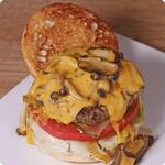 ミックスマッシュルームチーズバーガー
