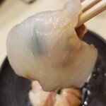 日本橋蛎殻町 すぎた - (03)皮剥(熊本県産)のお造り、肝醤油付き
      皮剥は軟らかくて食べ易く、スッキリしつつも肝醤油のコクのある旨みが加わって至福の時を演出します♪