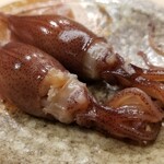 日本橋蛎殻町 すぎた - (07)蛍烏賊(富山県滑川沖産、雌)の味噌漬け
      産卵期は通年、旬は春、寿命1年
      富山湾では初冬と初春～初夏に産卵するがやはり春が一番。
      味噌漬けで旨み&甘みをしっかり感じるのに後味の透明感に驚愕。