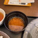 とんかつ浜名 - 味噌汁は少なめです