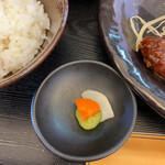 とんかつ浜名 - お漬物も少なめです