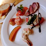イタリア料理エスターテ - 前菜の盛り合わせ＆フランスパン２枚