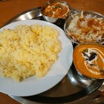 インドネパール料理 ナンカレーハウス - スペシャルセット950円　上、ベジタブルカレー　下、ナスカレー　ライス仕様