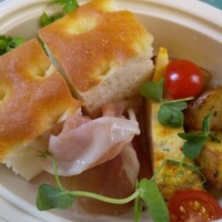 リストランテブレッツアディマーレ - フォカッチャと前菜 リストランテブレッツアディマーレ - フォカッチャと前菜