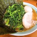 山賊 - 山賊ラーメン普通盛り、濃いめ少なめレンソウダブル！