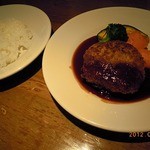 トラットリア・オゼール - メンチカツとライス。サラダと紅茶もセット♪