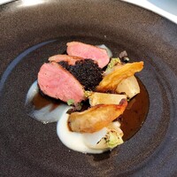 ベージュ アラン・デュカス 東京 - 鴨のア・ラ・ブロッシュ