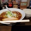 伝丸 - 醤油ラーメン＋小ライス。