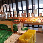 守谷SA やさい村 - イチゴ値下げ品（右端）