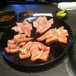 蔓牛焼肉 太田家 - 上焼肉定食　６種５人前