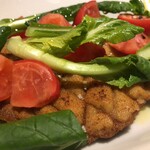 スガハラ - オーストラリア グラスフェッドビーフ サーロイン ミラノ風カツレツ + 福島 フルーツトマト + 米沢 小松菜（アップ）