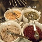 アナスティア - 