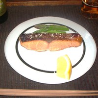 魚菜料理 縄屋 - 鱒の燻製レアー炭焼き