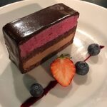 武蔵野カンプス - カシスとチョコレートのムースケーキ