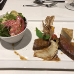 レジーナリゾート軽井沢 御影用水 - 「信州プレミアム牛のロース」と「季節野菜のサラダ」