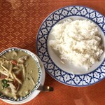 タイ料理 デュシット - ・ ココナッツミルクで作ったタイカレー 1,080円
            (Cランチセット:サラダ、スープ、デザート、コーヒー)