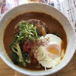 スープカレー トムトムキキル - ハンバーグスープカレー（辛さ７番）