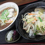 中華一推 - Bランチ（680円）（らー麺＆モツ丼）