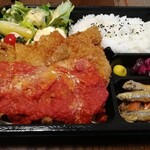 洋食とお酒のお店 うちで食堂 - 日替わりチキンカツ