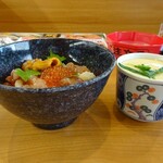 無添 くら寿司 - 丼と茶碗蒸しのサイズ感